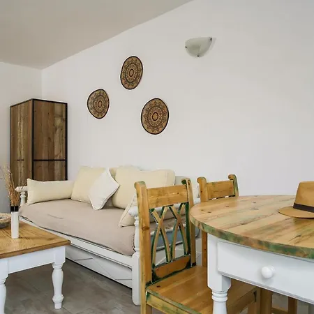 Exi Sea Side Lägenhetshotell Perissa (Santorini)