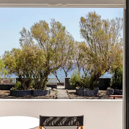 Exi Sea Side 4* Perissa (Santorini)