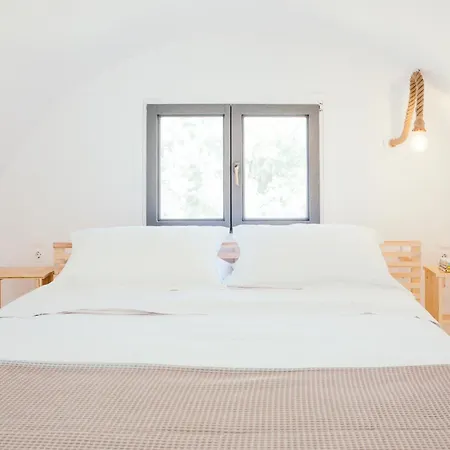 Exi Sea Side 4* Perissa (Santorini)